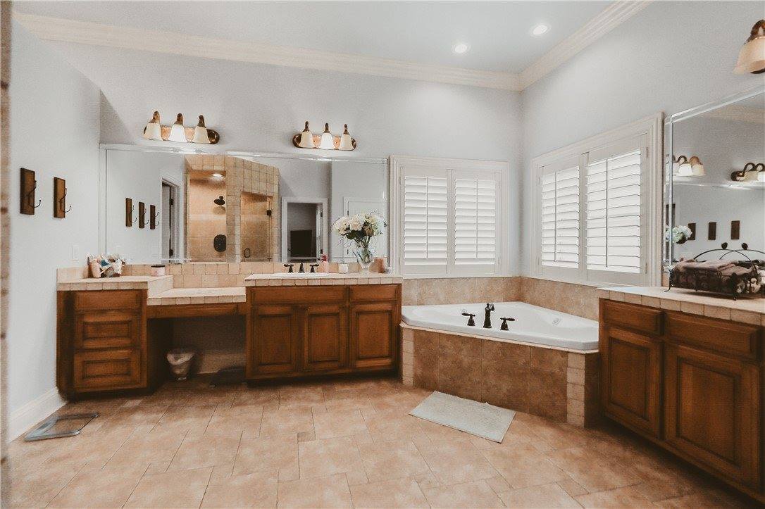 11136 West Stonebriar Drive, Bentonville, AR 72712