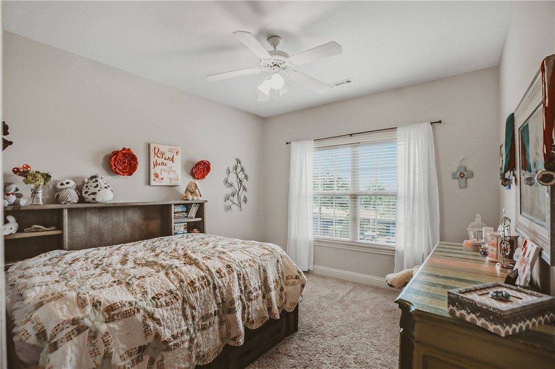 11136 West Stonebriar Drive, Bentonville, AR 72712