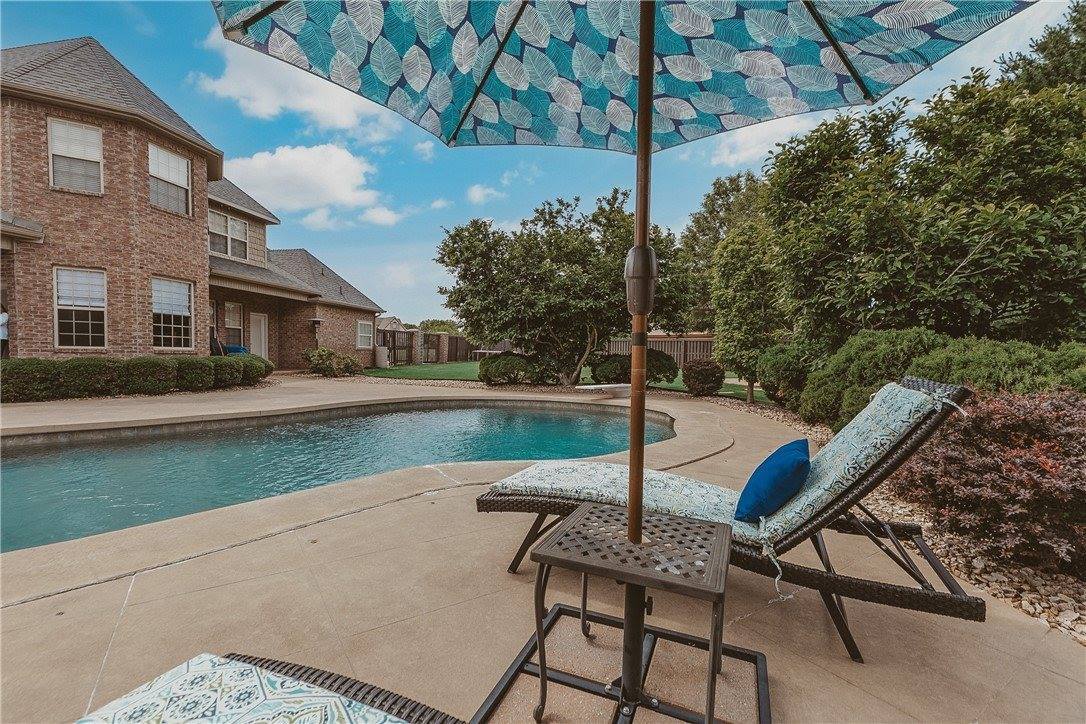 11136 West Stonebriar Drive, Bentonville, AR 72712