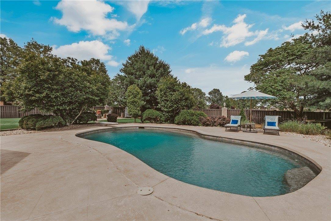 11136 West Stonebriar Drive, Bentonville, AR 72712