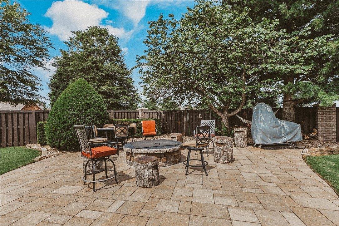 11136 West Stonebriar Drive, Bentonville, AR 72712