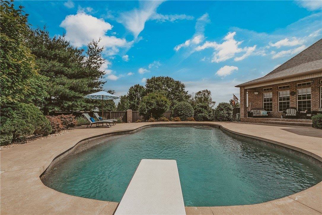 11136 West Stonebriar Drive, Bentonville, AR 72712