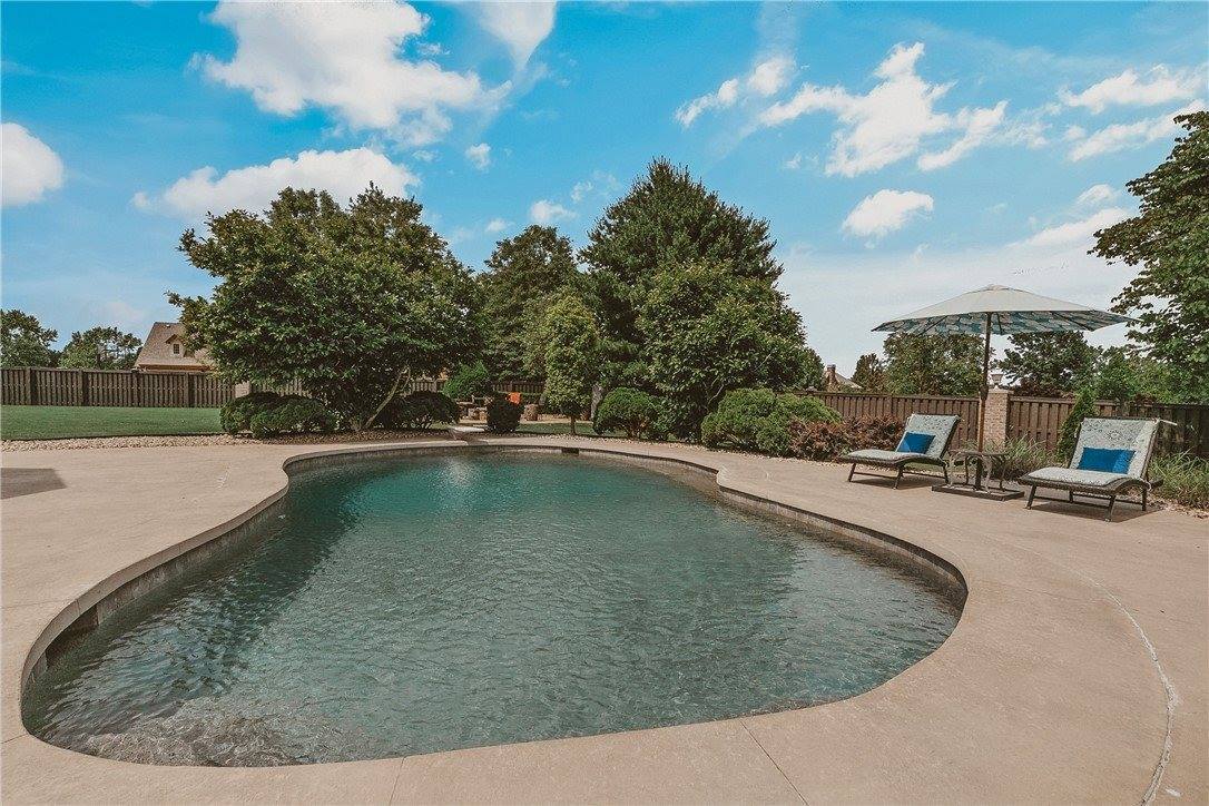 11136 West Stonebriar Drive, Bentonville, AR 72712
