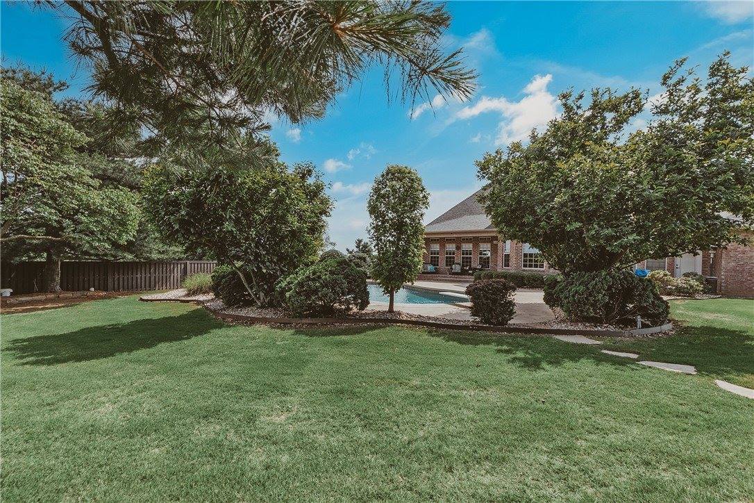 11136 West Stonebriar Drive, Bentonville, AR 72712