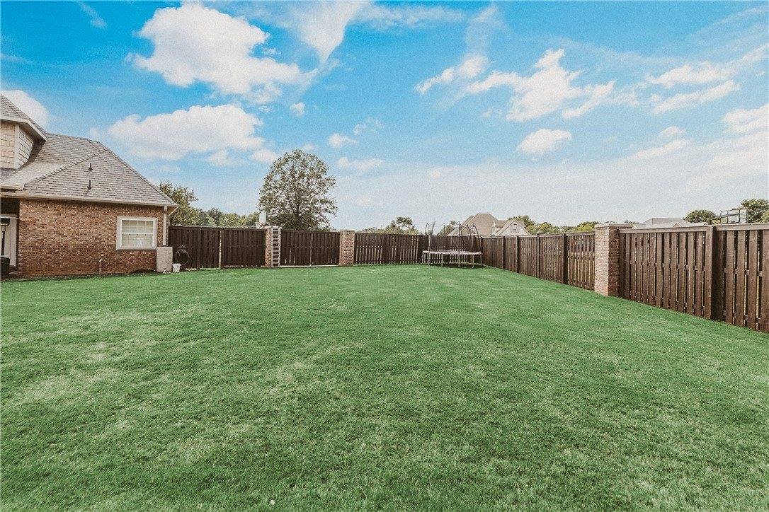 11136 West Stonebriar Drive, Bentonville, AR 72712