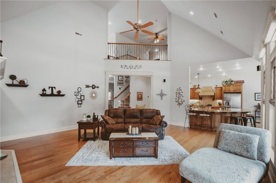 11136 West Stonebriar Drive, Bentonville, AR 72712