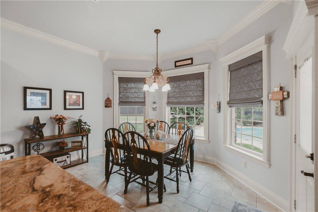 11136 West Stonebriar Drive, Bentonville, AR 72712