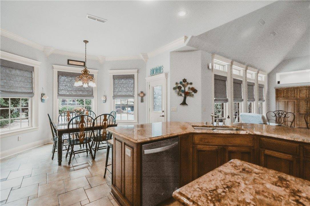 11136 West Stonebriar Drive, Bentonville, AR 72712