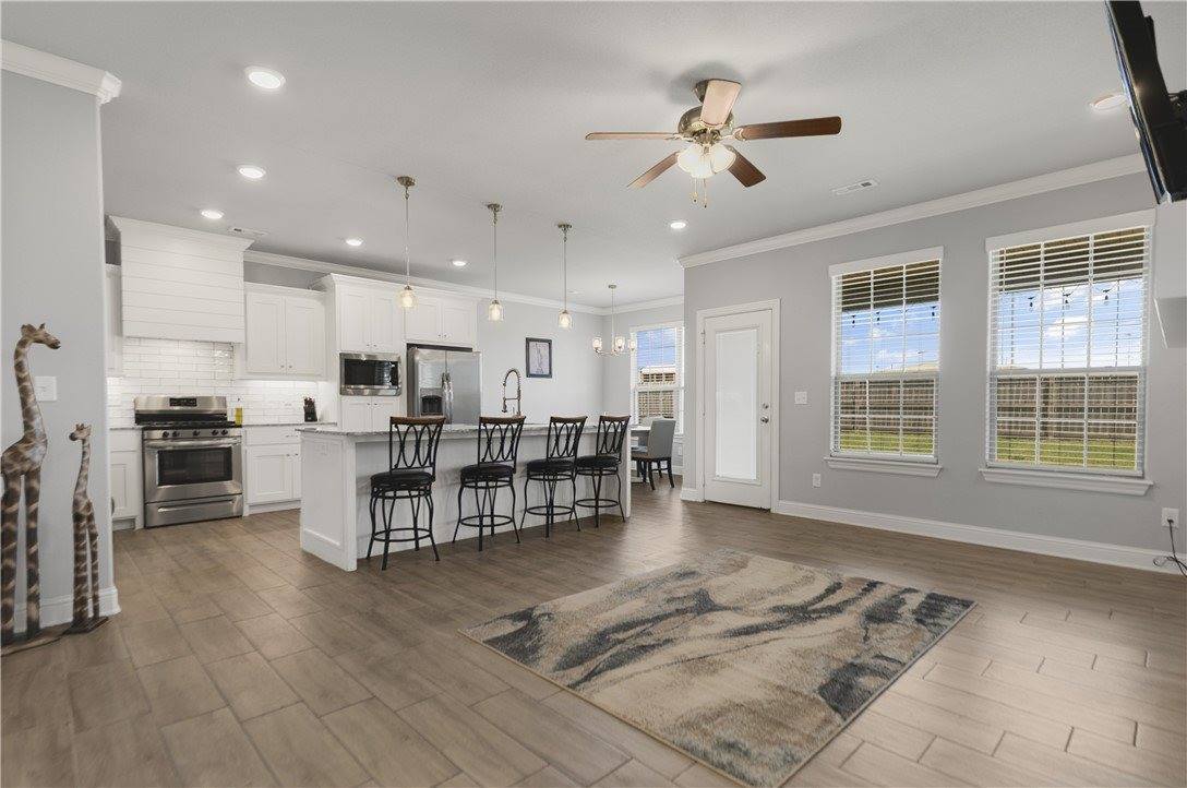 1610 North Skyline Loop, Centerton, AR 72719