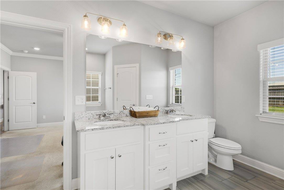 1610 North Skyline Loop, Centerton, AR 72719