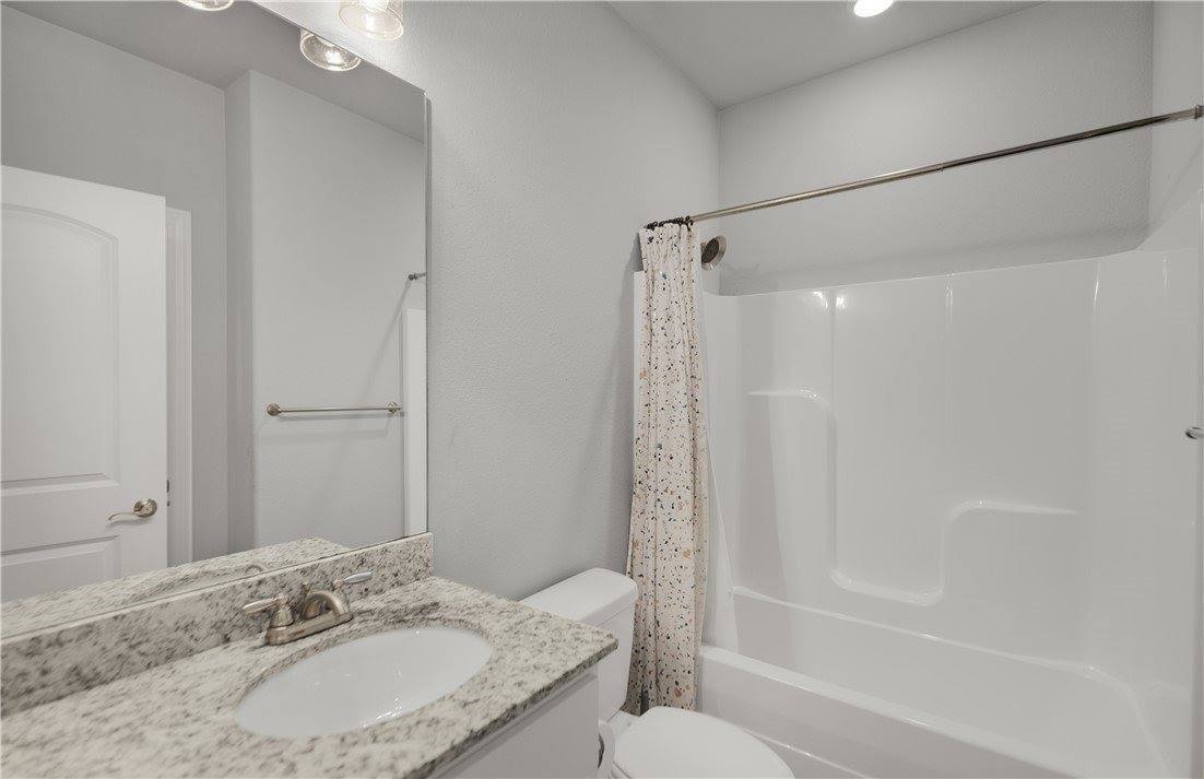 1610 North Skyline Loop, Centerton, AR 72719