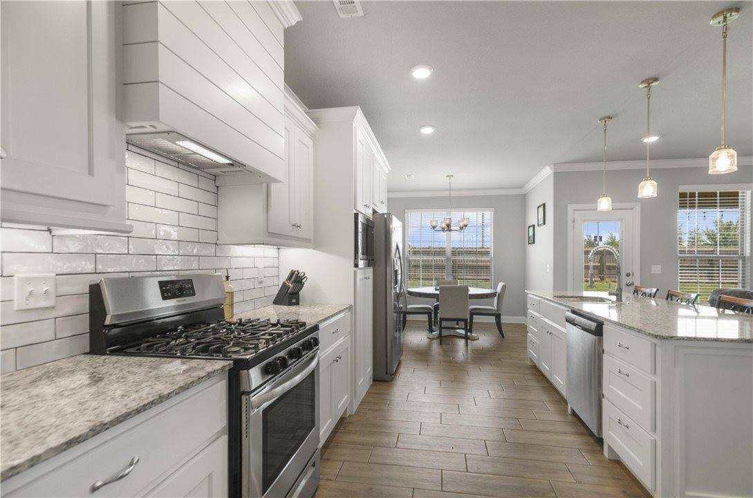 1610 North Skyline Loop, Centerton, AR 72719