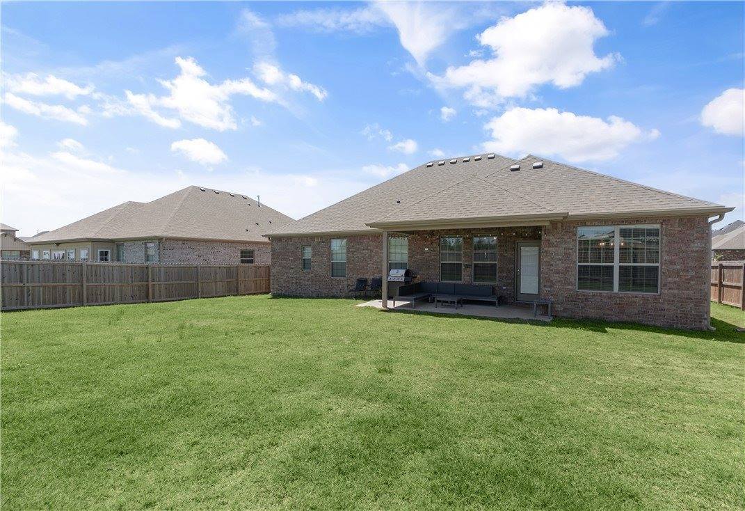 1610 North Skyline Loop, Centerton, AR 72719