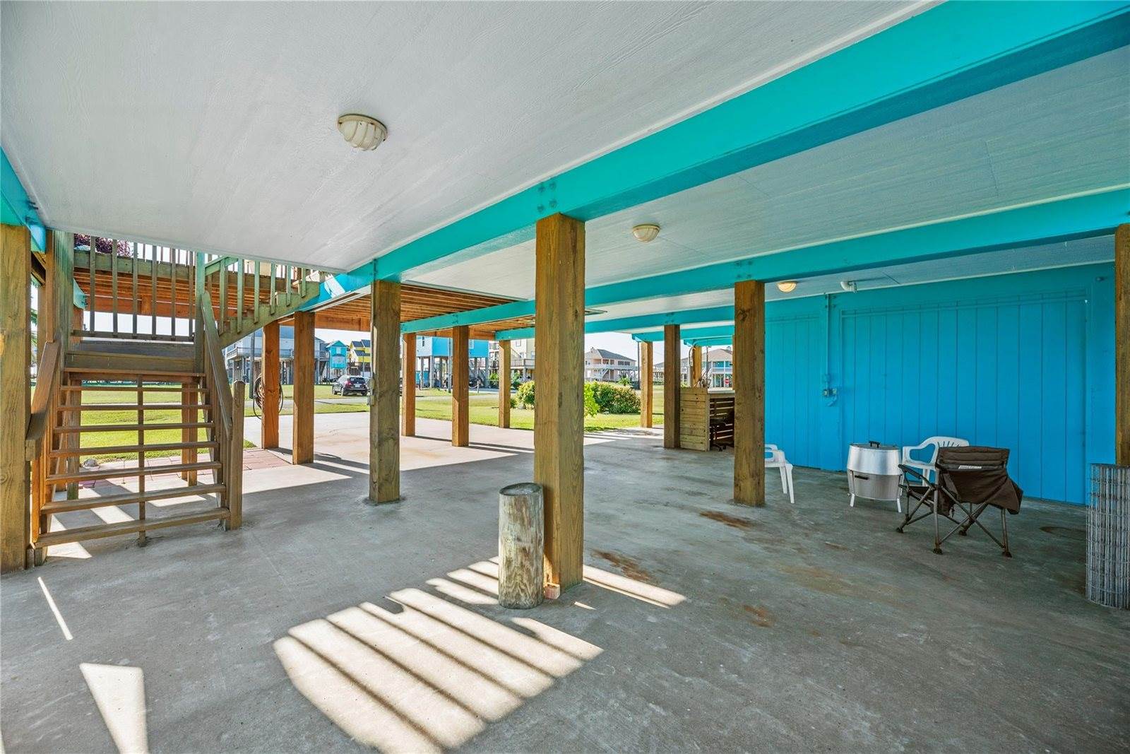 117 Verdia Drive, Crystal Beach, TX 77650