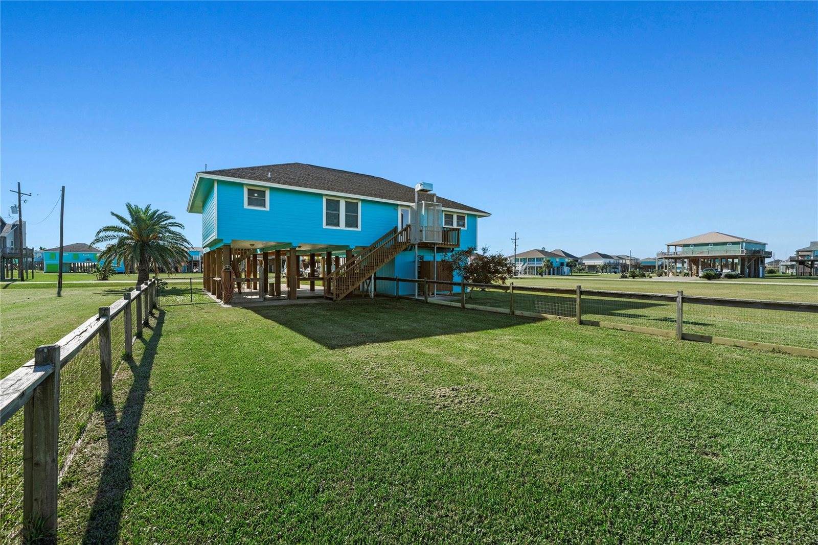 117 Verdia Drive, Crystal Beach, TX 77650