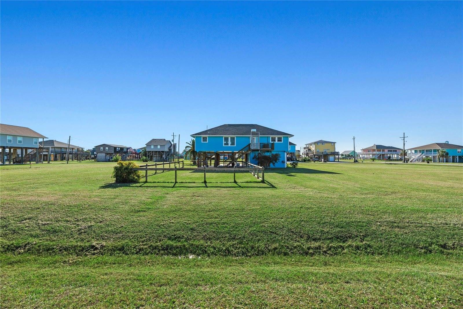 117 Verdia Drive, Crystal Beach, TX 77650