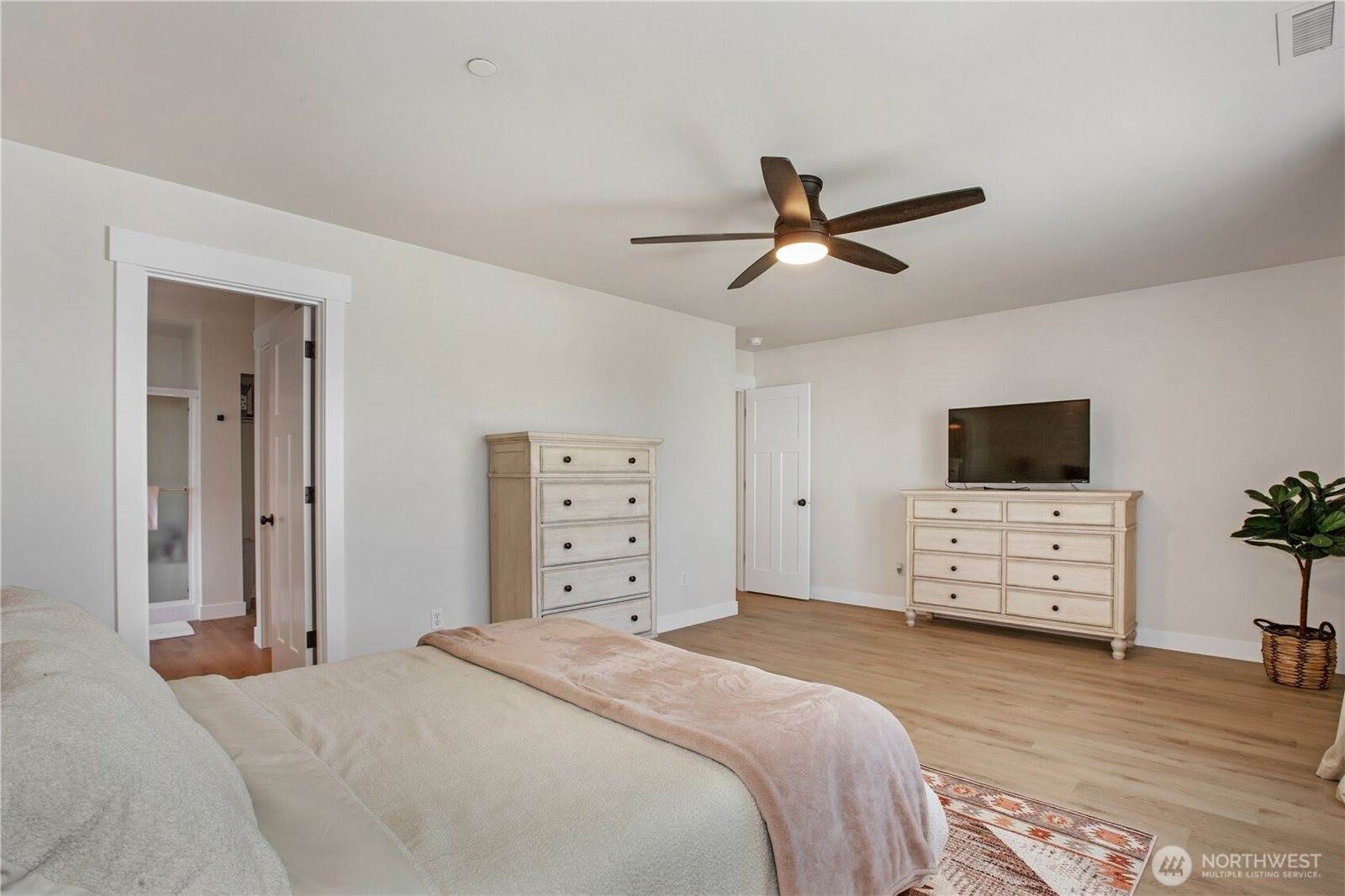 1860 Hoffman Hill Boulevard, Dupont, WA 98327