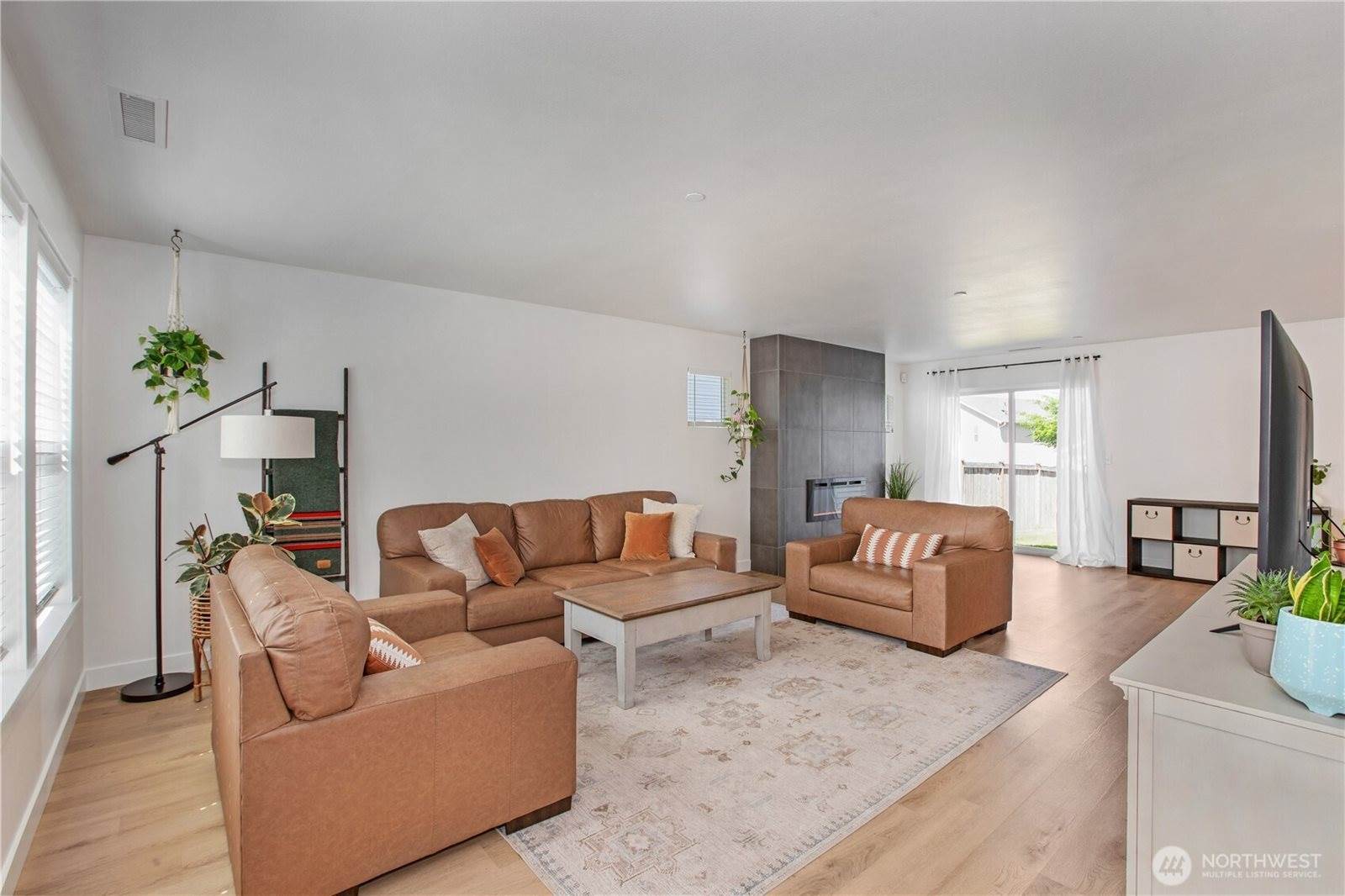 1860 Hoffman Hill Boulevard, Dupont, WA 98327