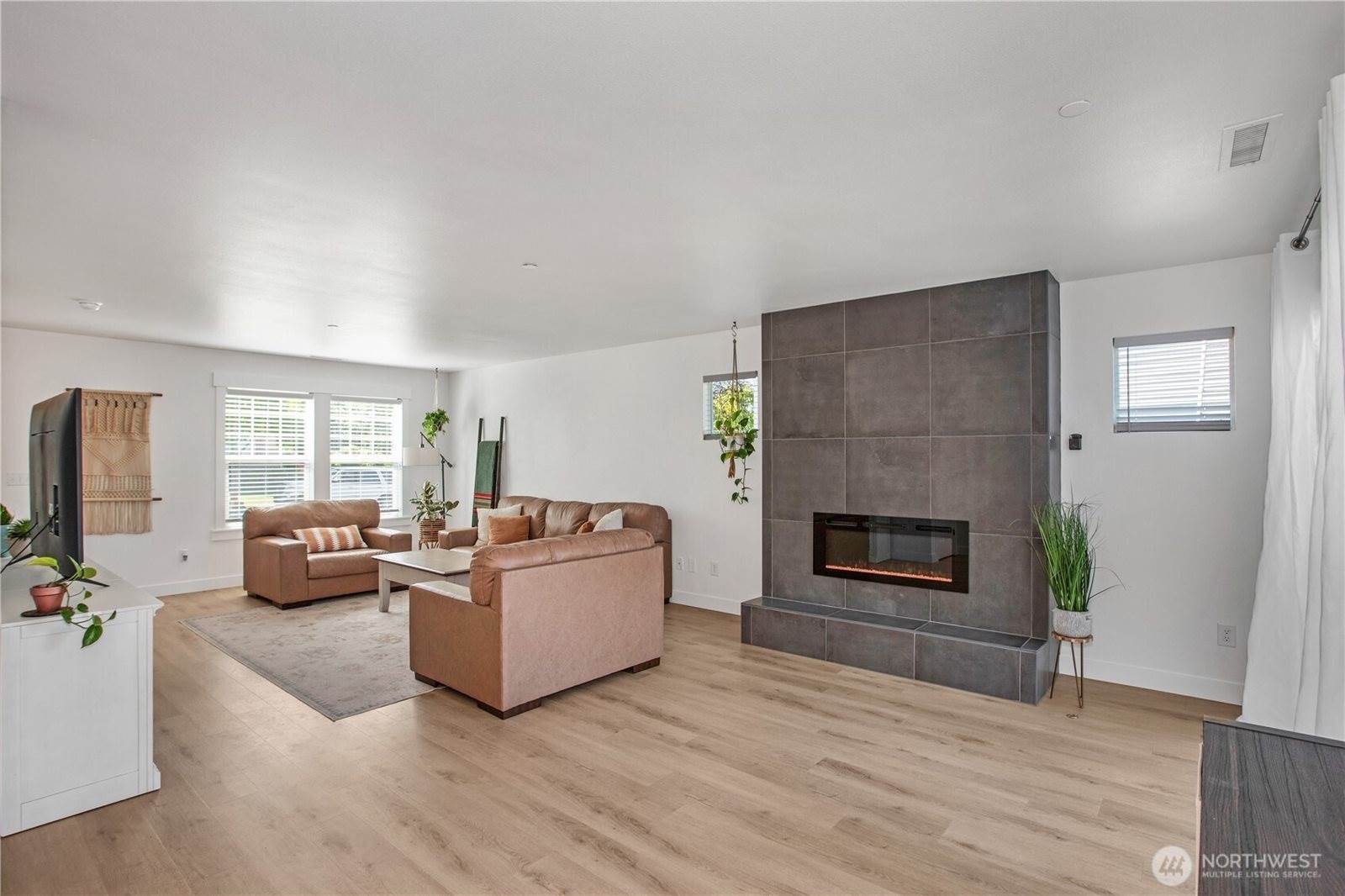 1860 Hoffman Hill Boulevard, Dupont, WA 98327