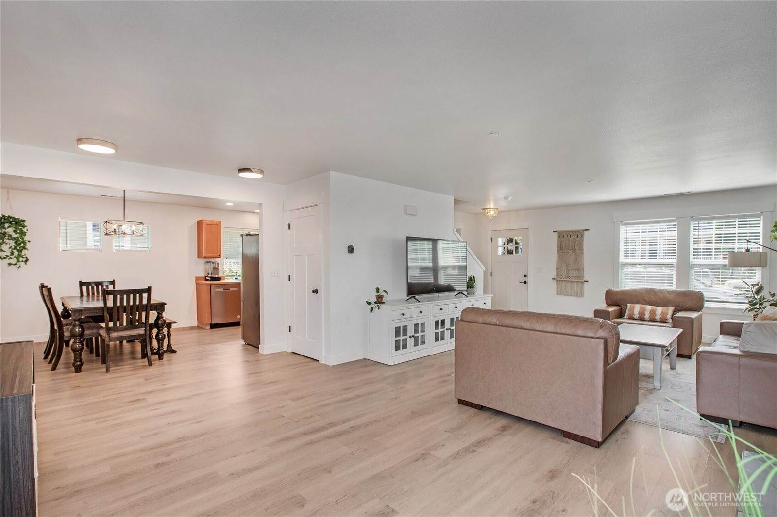 1860 Hoffman Hill Boulevard, Dupont, WA 98327