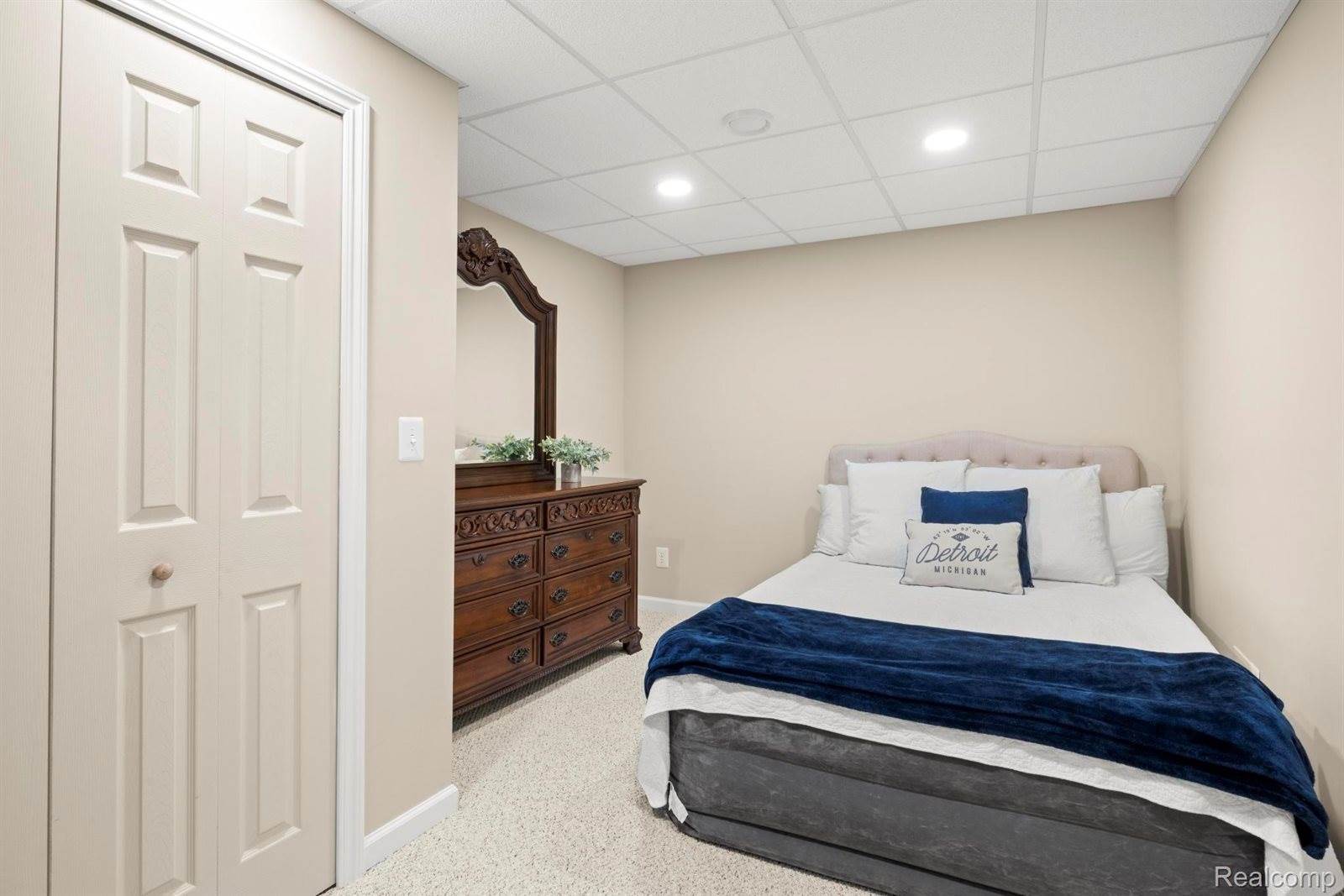 215 Harrington Drive, TroyCity_Oakland, MI 48098