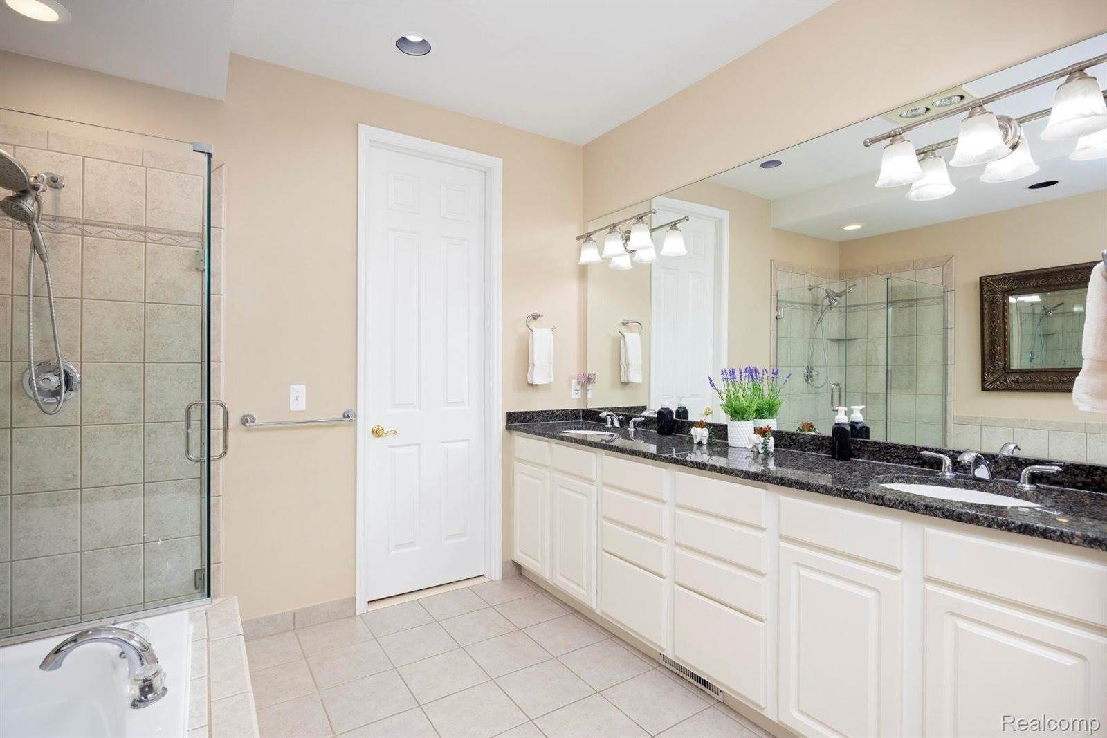 215 Harrington Drive, TroyCity_Oakland, MI 48098