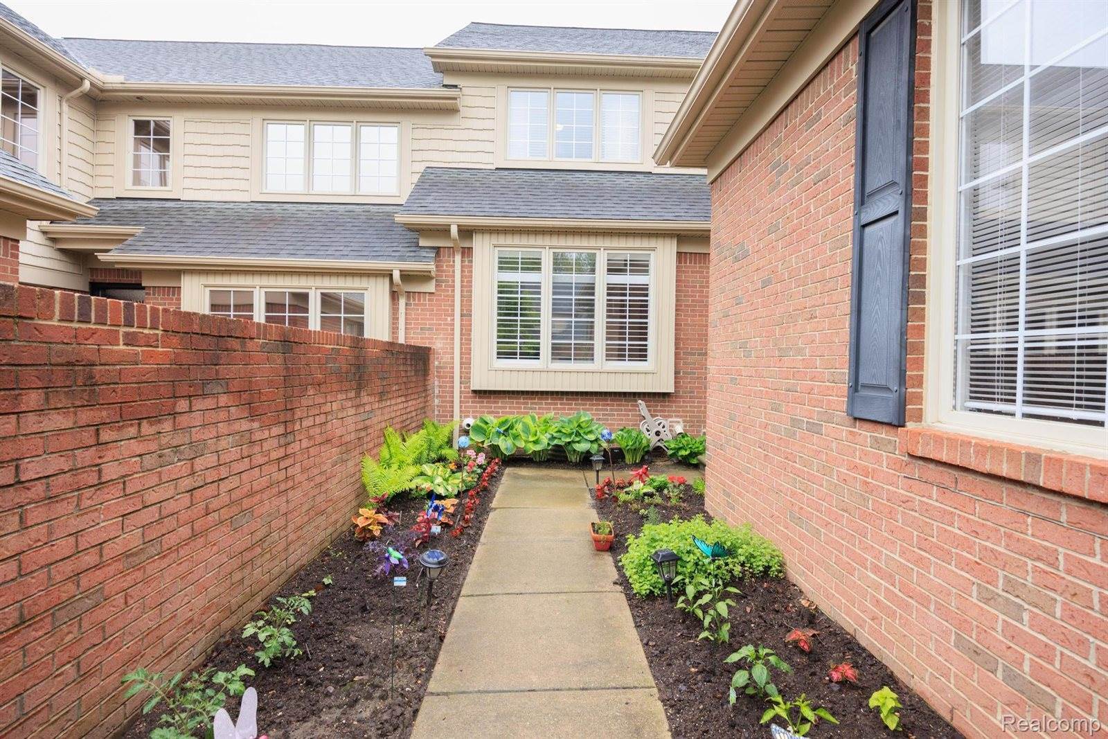 215 Harrington Drive, TroyCity_Oakland, MI 48098