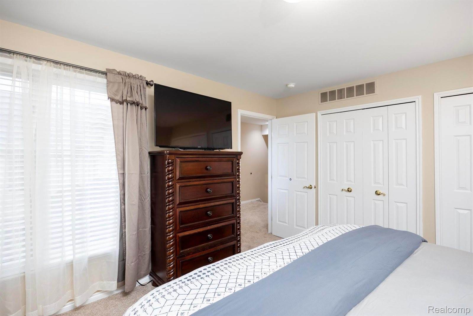 215 Harrington Drive, TroyCity_Oakland, MI 48098