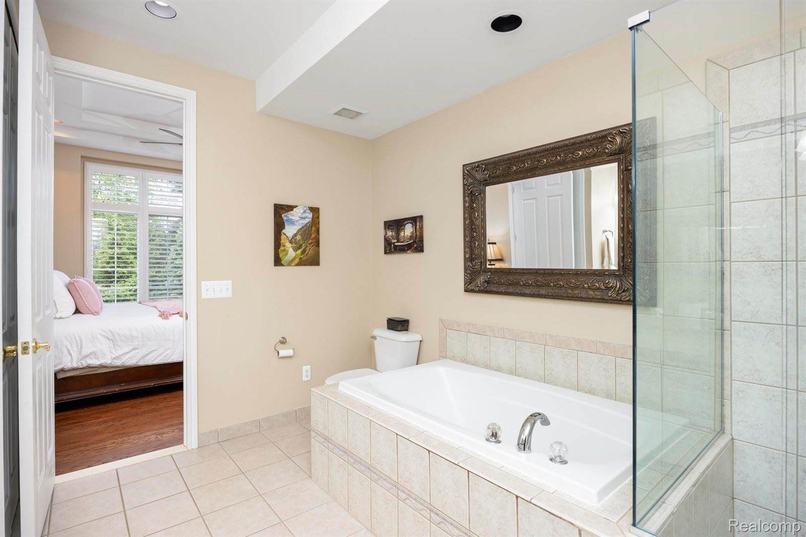 215 Harrington Drive, TroyCity_Oakland, MI 48098