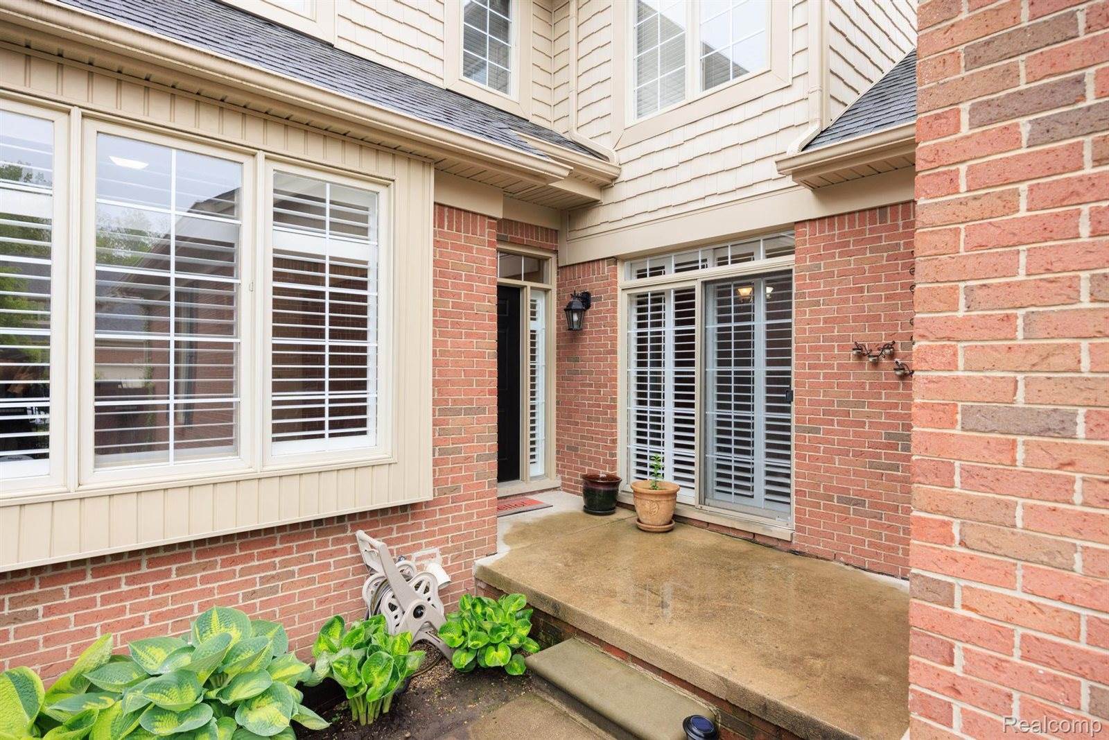 215 Harrington Drive, TroyCity_Oakland, MI 48098