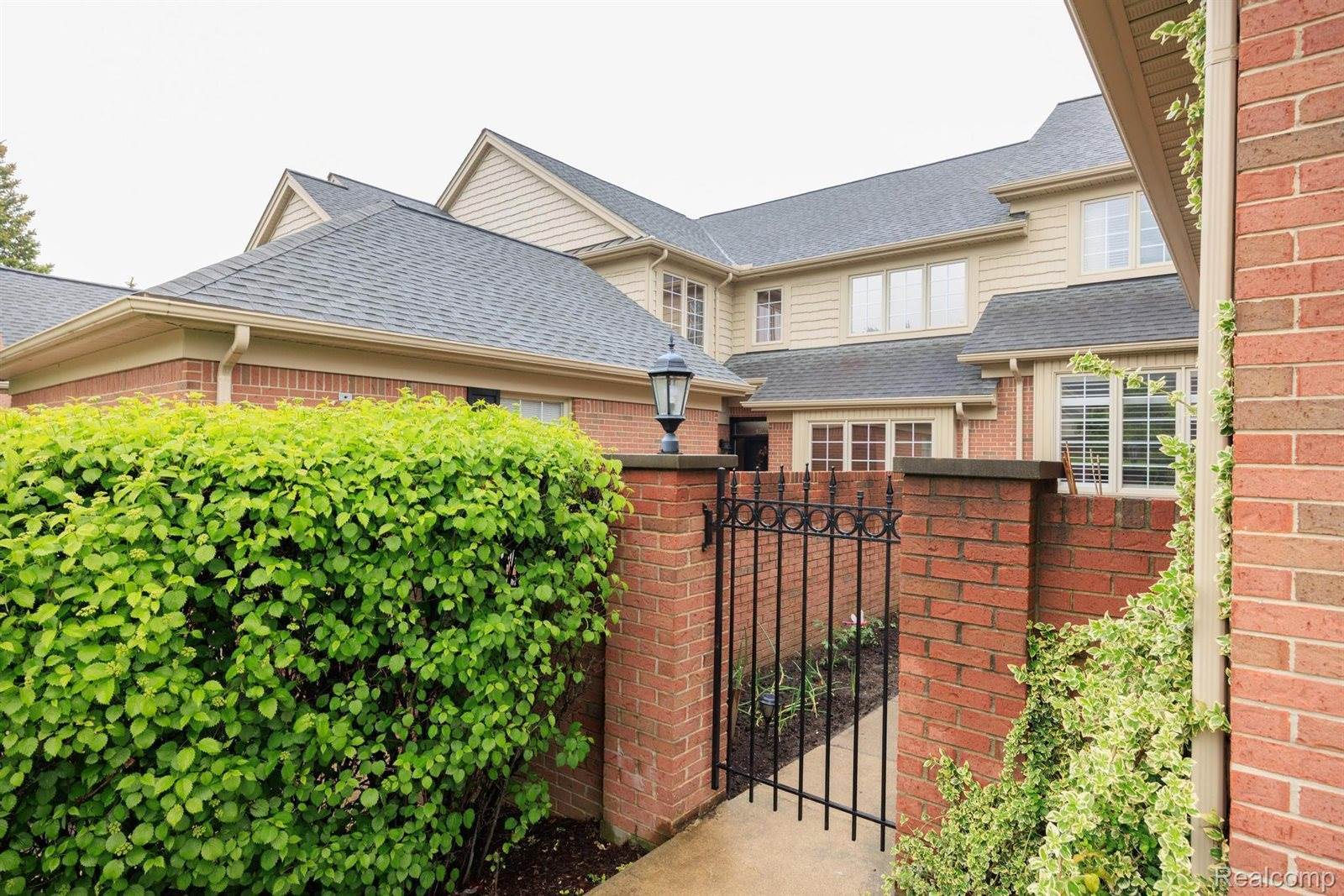 215 Harrington Drive, TroyCity_Oakland, MI 48098