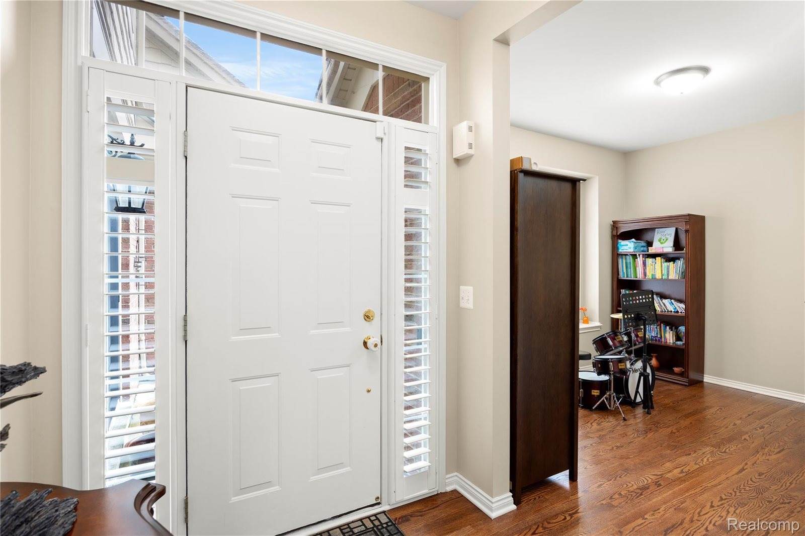 215 Harrington Drive, TroyCity_Oakland, MI 48098