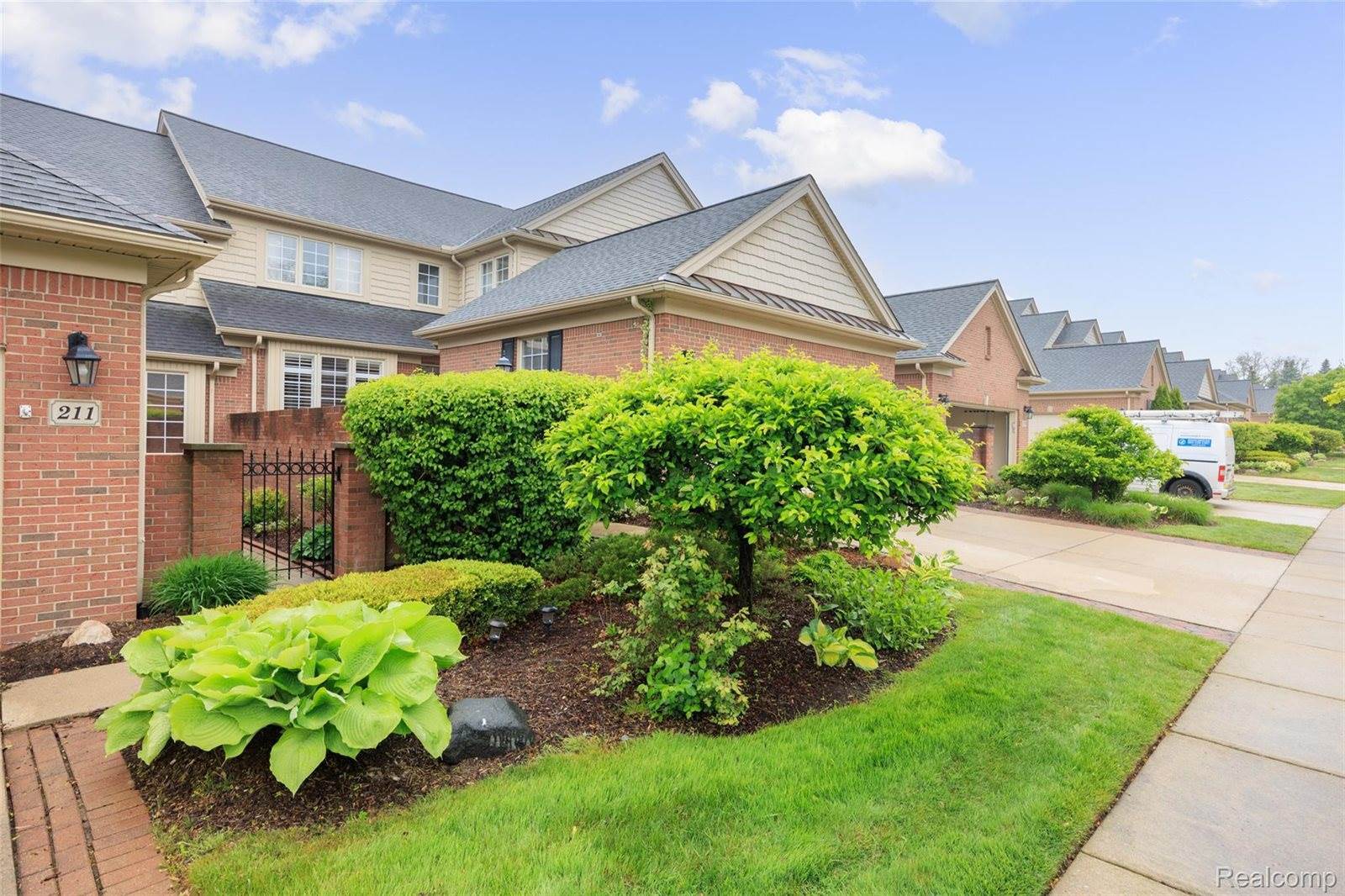 215 Harrington Drive, TroyCity_Oakland, MI 48098