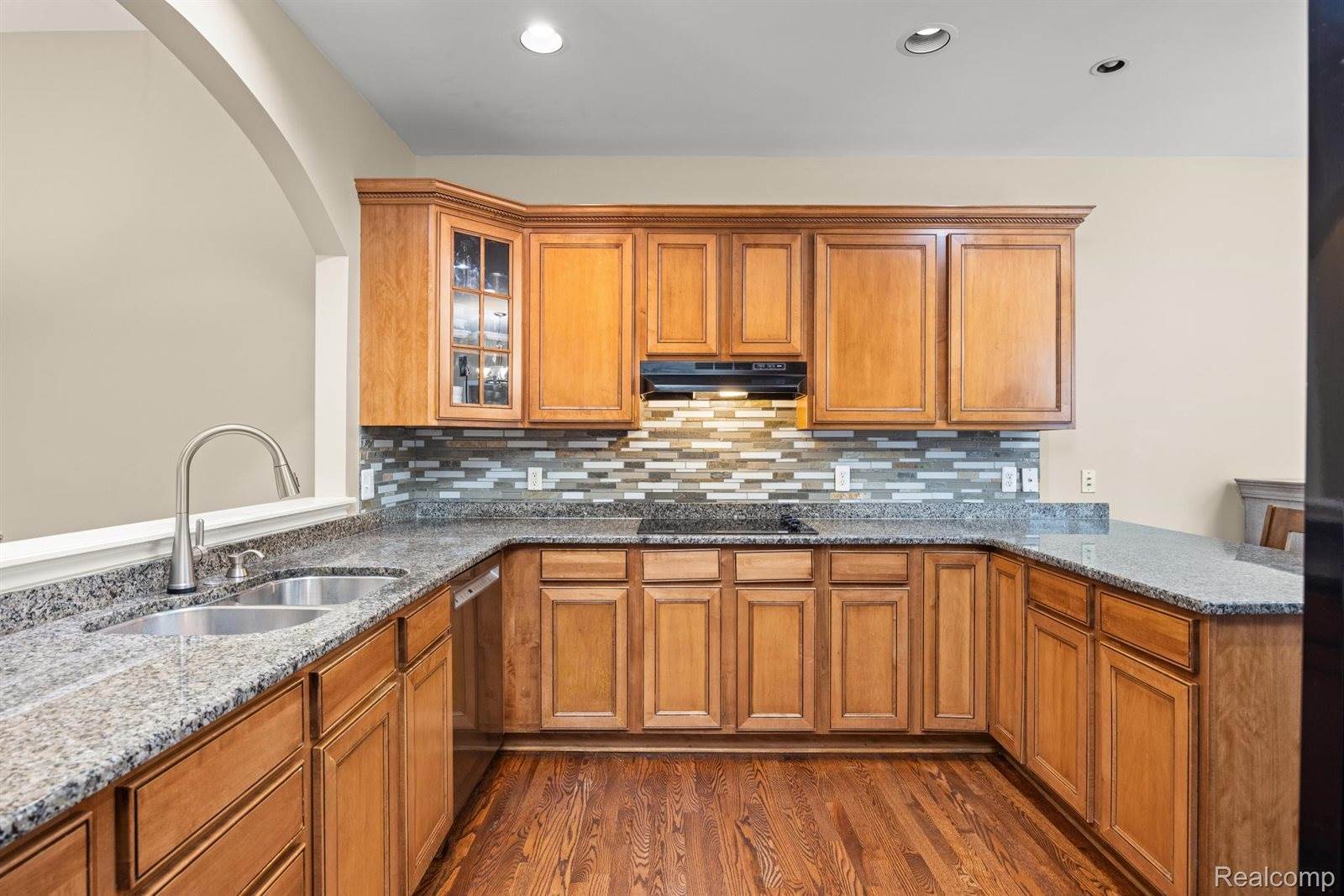 215 Harrington Drive, TroyCity_Oakland, MI 48098