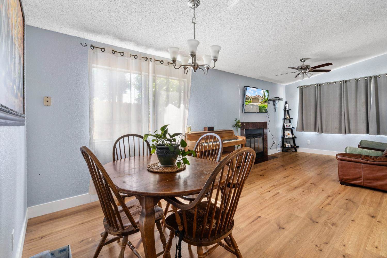 821 Grapeleaf Way, Modesto, CA 95356