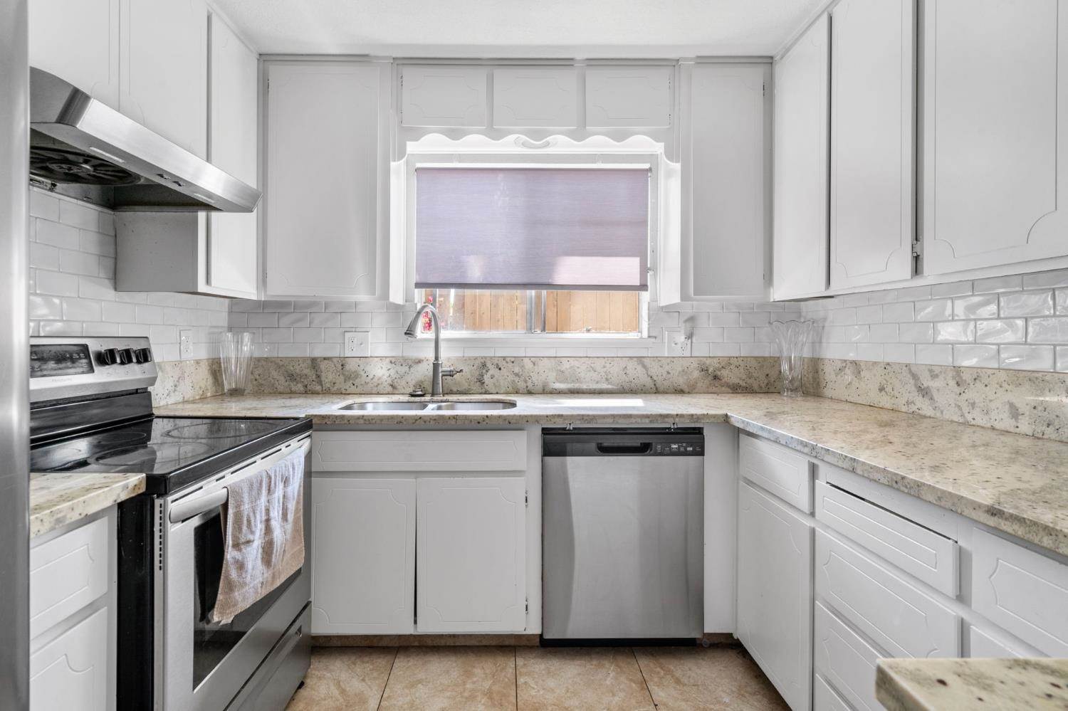 821 Grapeleaf Way, Modesto, CA 95356