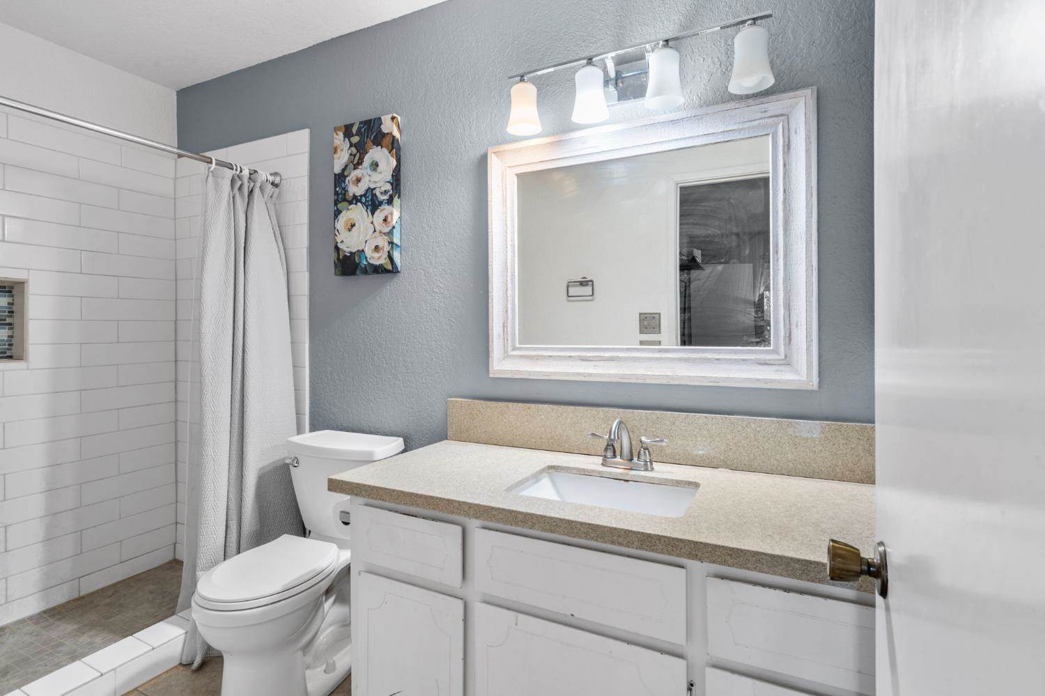 821 Grapeleaf Way, Modesto, CA 95356