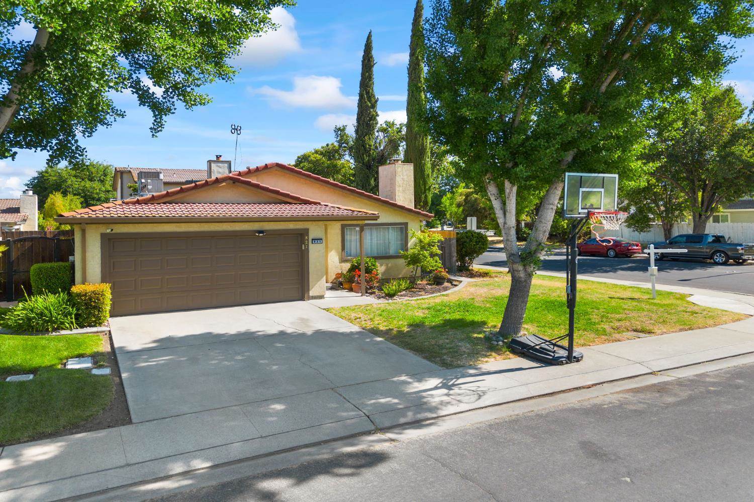 821 Grapeleaf Way, Modesto, CA 95356