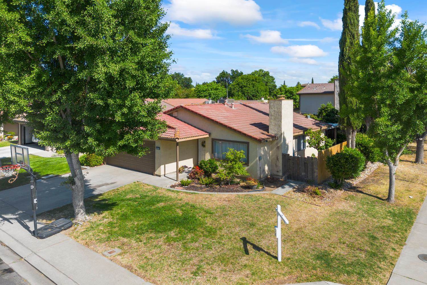 821 Grapeleaf Way, Modesto, CA 95356