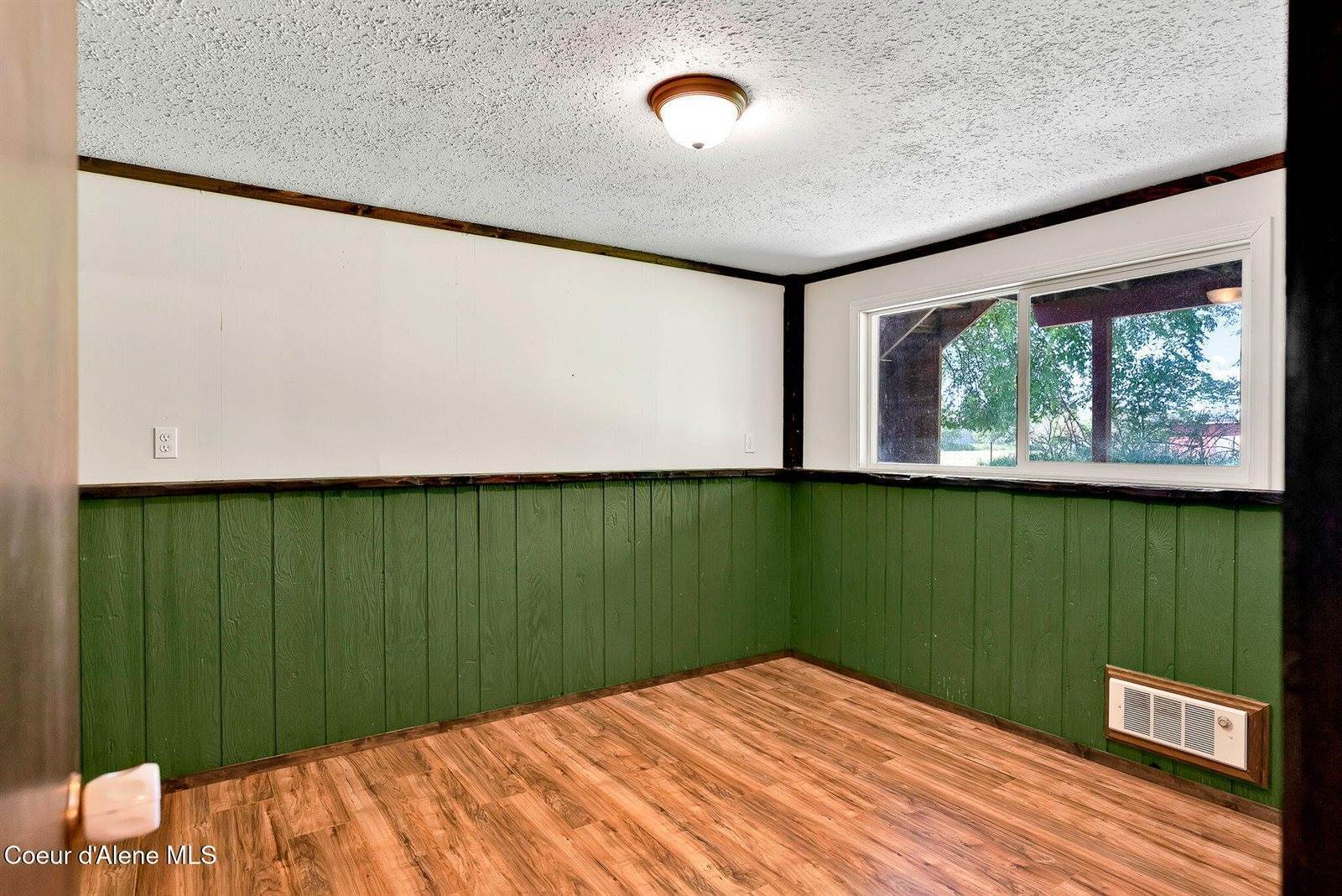 2114 Roosevelt Road, Moyie Springs, ID 83845