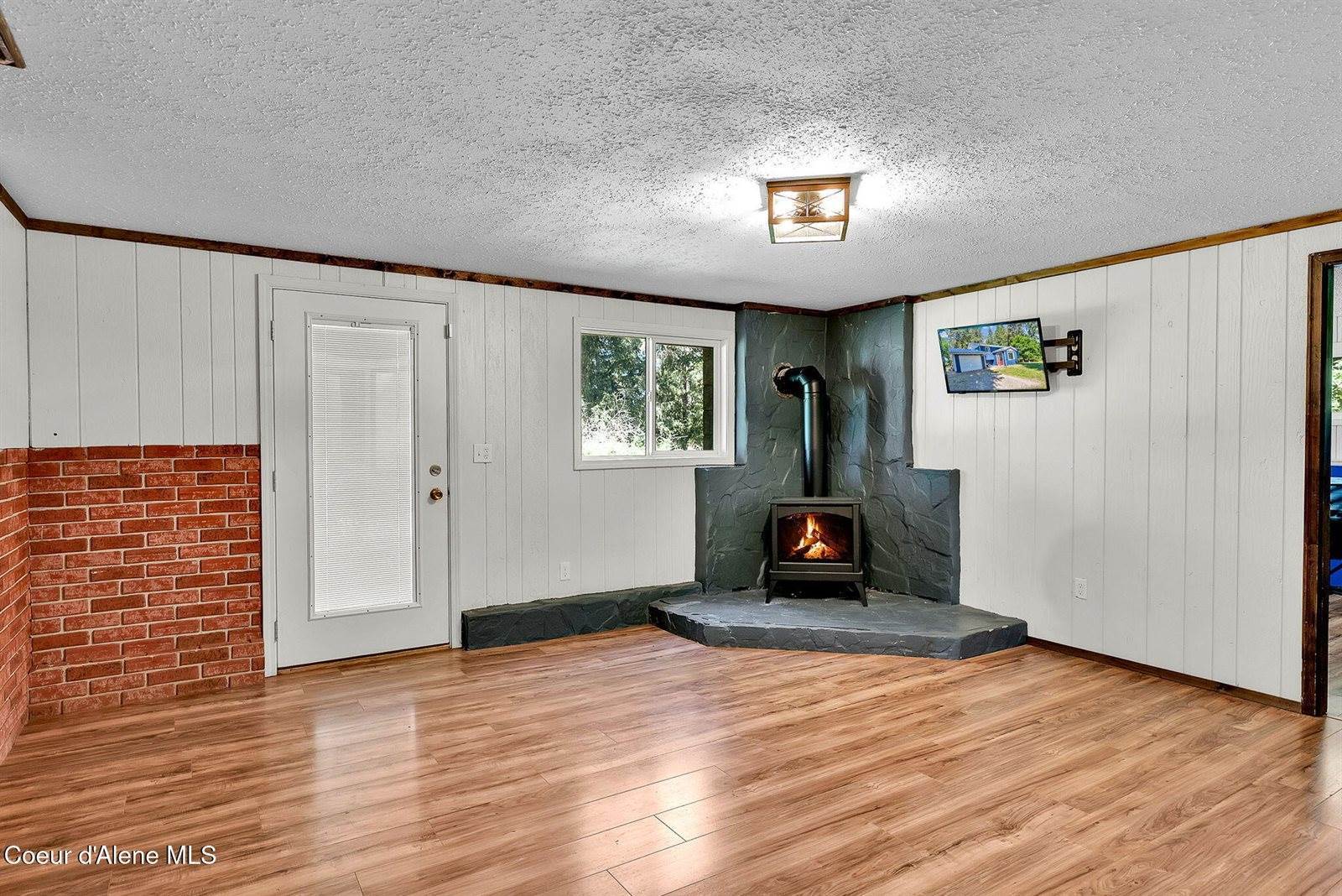 2114 Roosevelt Road, Moyie Springs, ID 83845