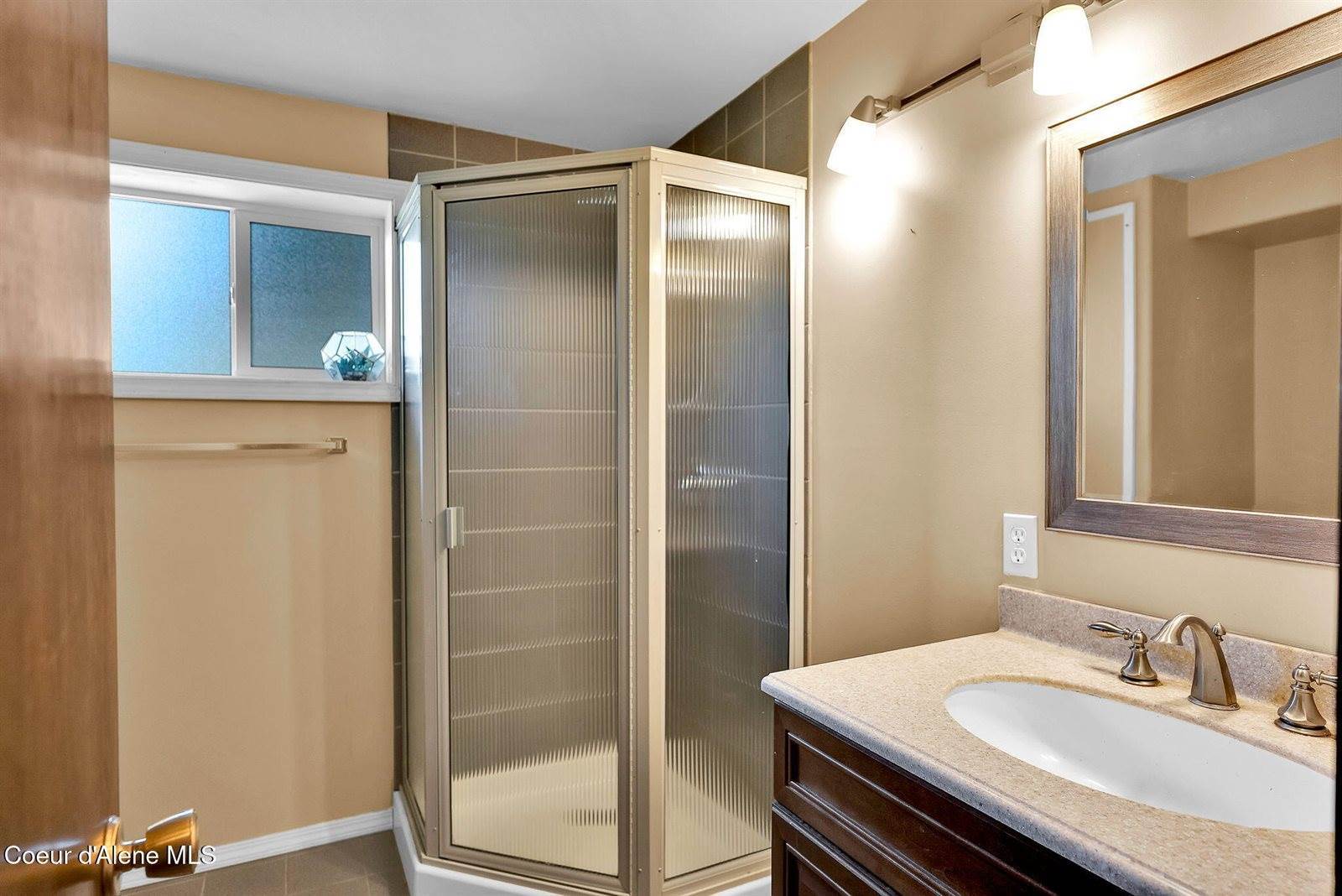 2114 Roosevelt Road, Moyie Springs, ID 83845