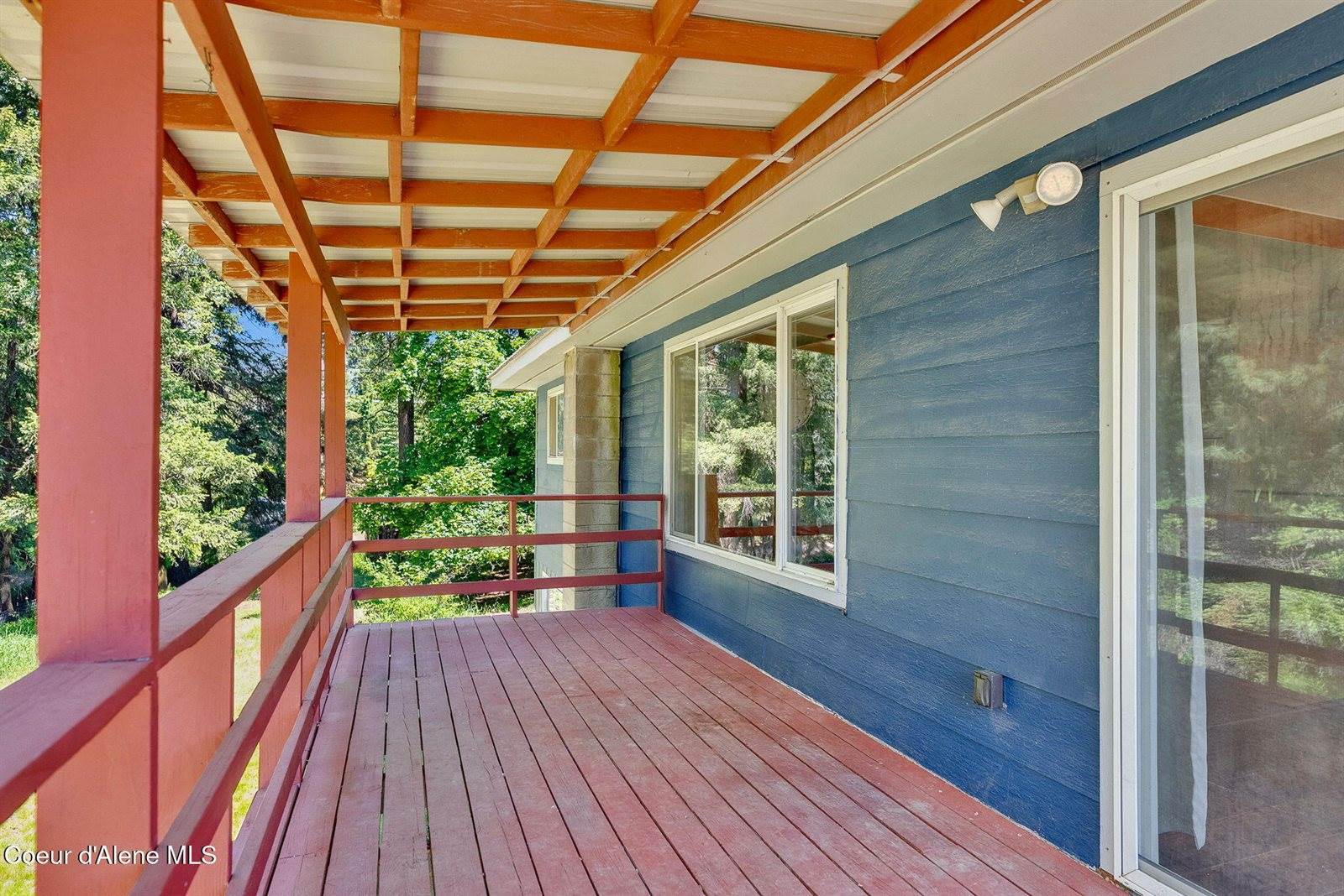 2114 Roosevelt Road, Moyie Springs, ID 83845