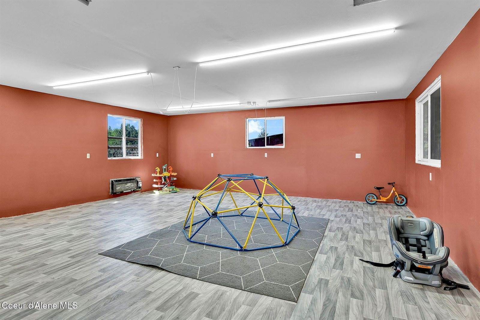 2114 Roosevelt Road, Moyie Springs, ID 83845