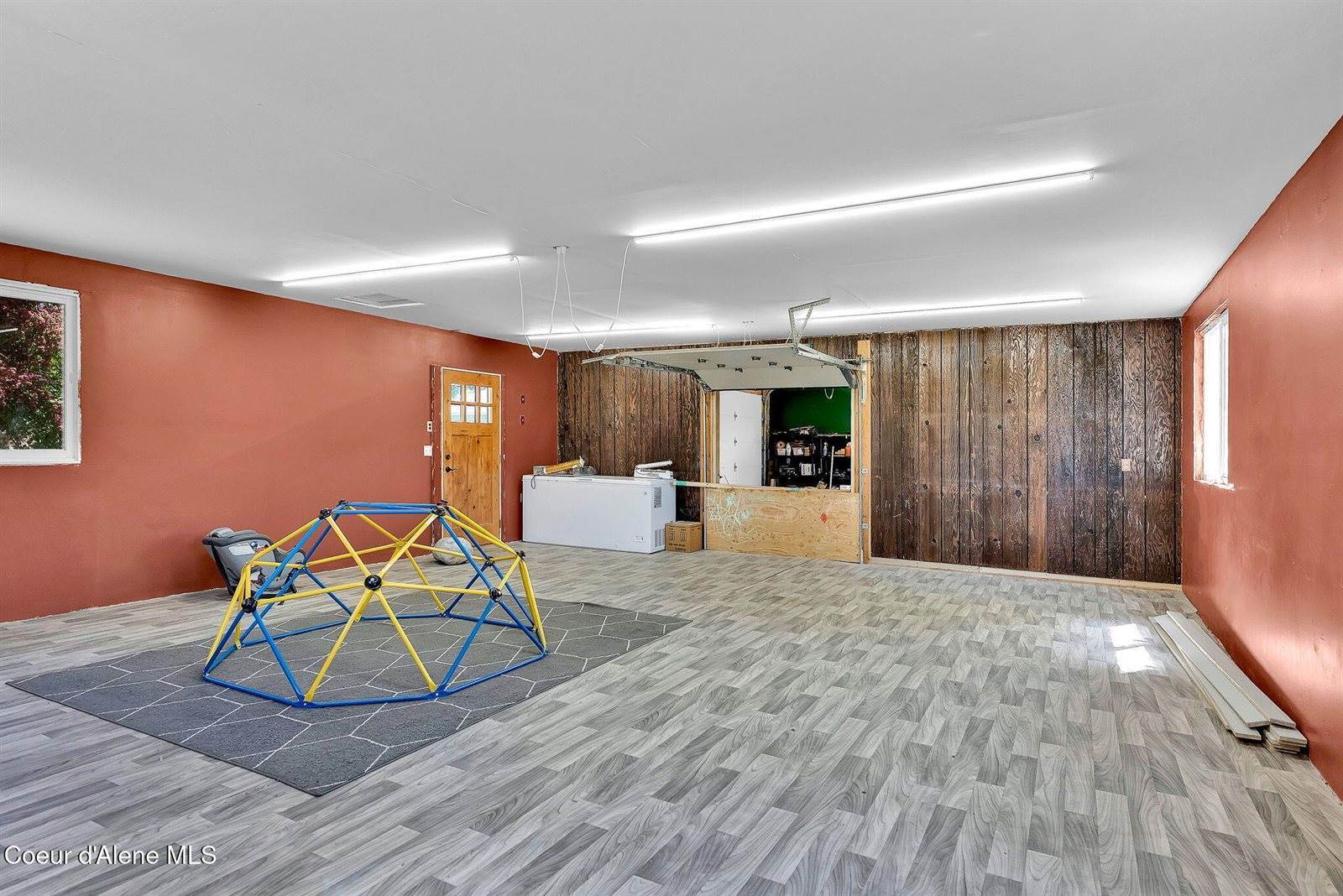 2114 Roosevelt Road, Moyie Springs, ID 83845