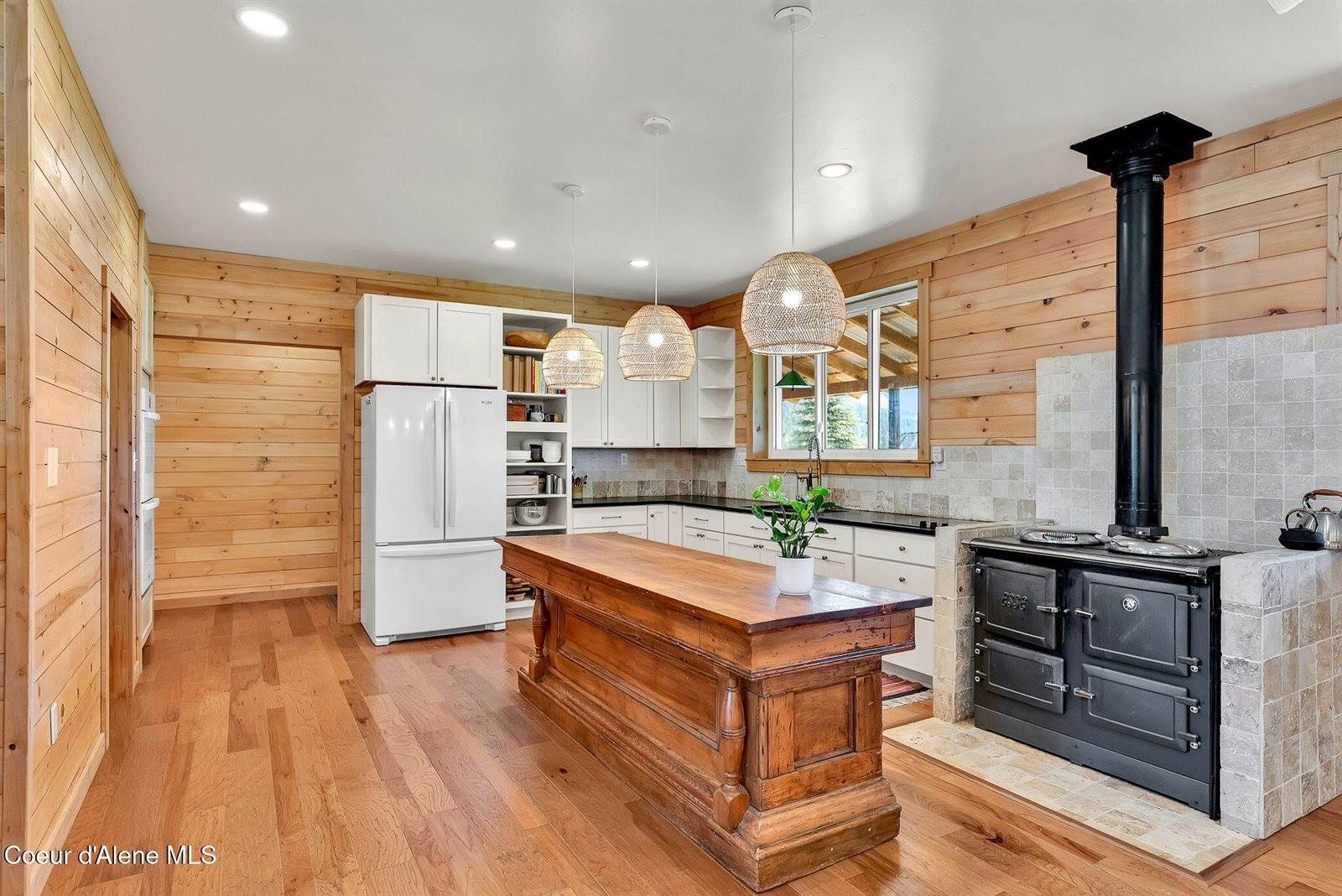 416 Fawn Ln, Bonners Ferry, ID 83805