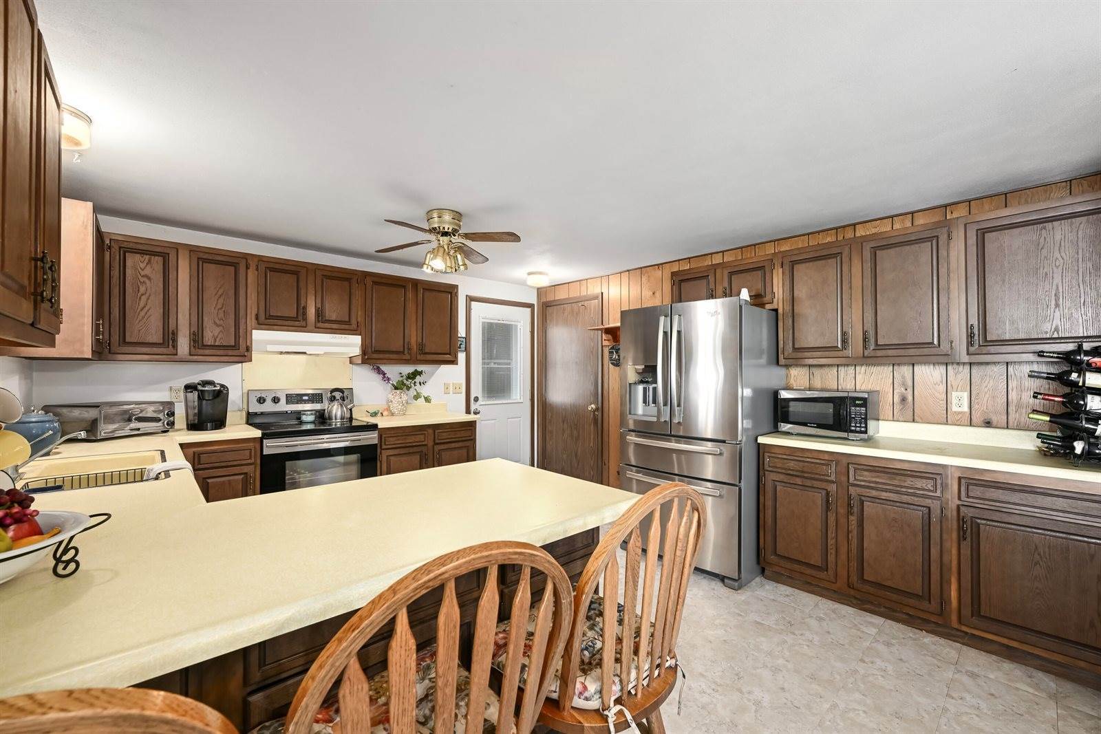 N7049 Oakwood Rd, Whitewater, WI 53190