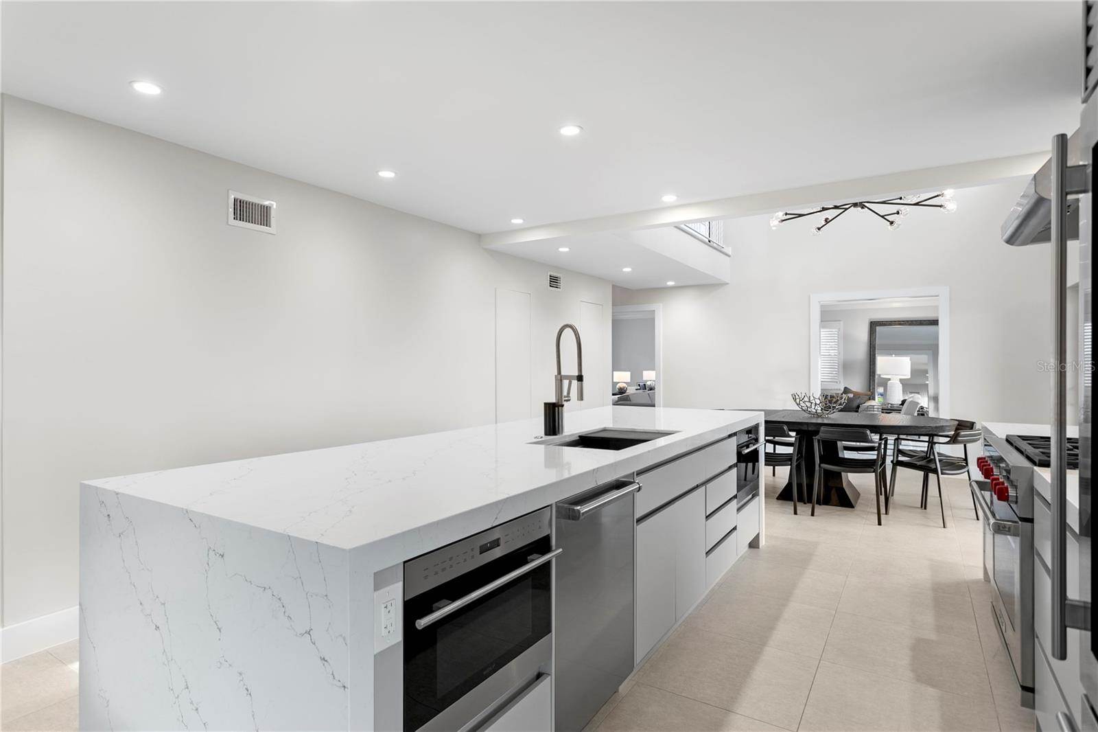 218 Colony Point Road South, Saint Petersburg, FL 33705