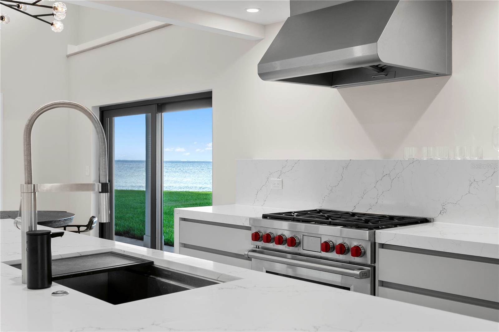 218 Colony Point Road South, Saint Petersburg, FL 33705