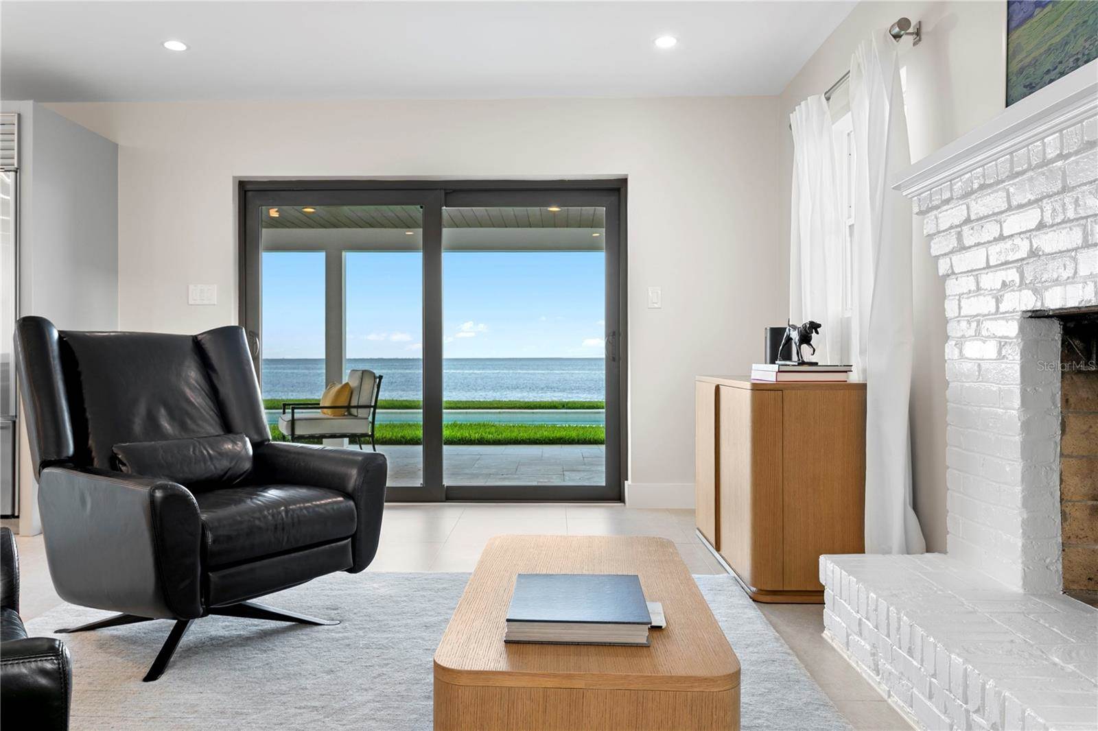 218 Colony Point Road South, Saint Petersburg, FL 33705